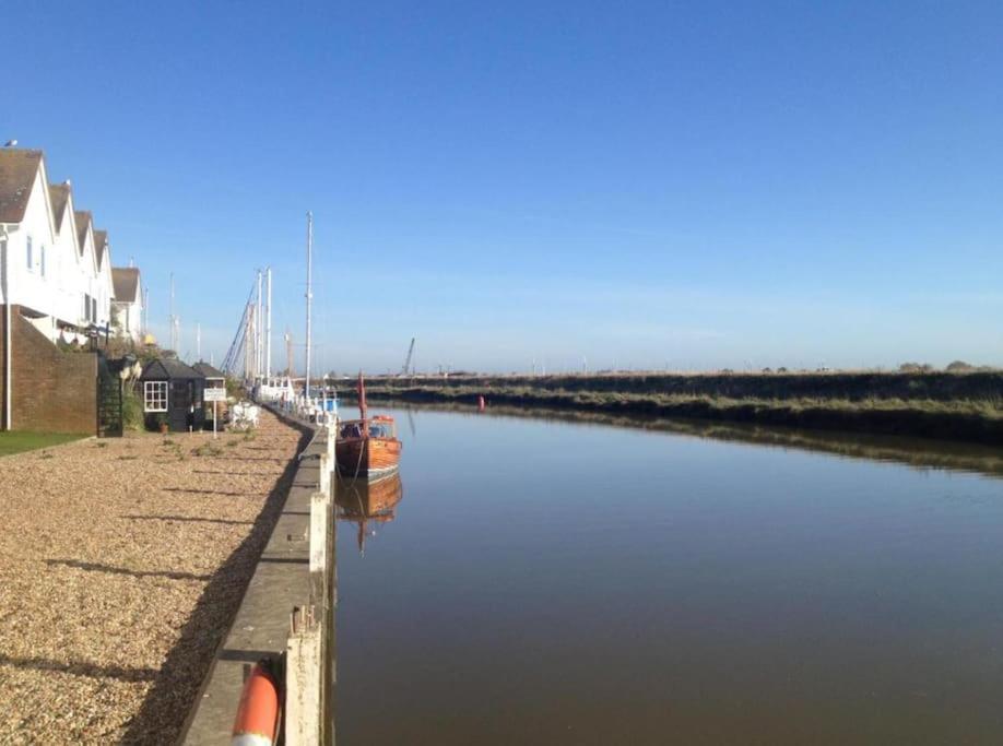 Stunning 1 Bedroom Apartment Over Looking River Rye Exteriör bild