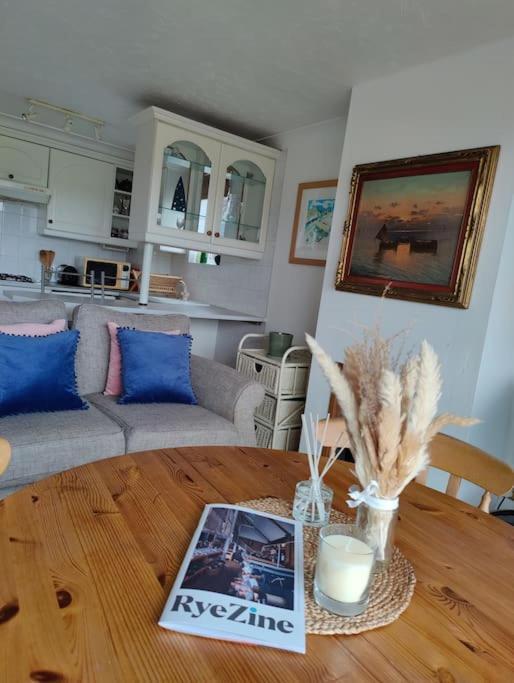 Stunning 1 Bedroom Apartment Over Looking River Rye Exteriör bild