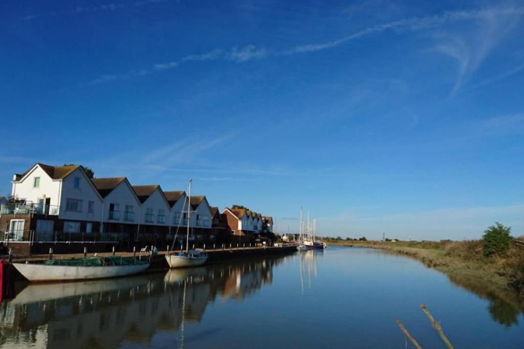 Stunning 1 Bedroom Apartment Over Looking River Rye Exteriör bild