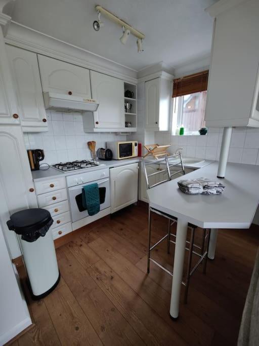 Stunning 1 Bedroom Apartment Over Looking River Rye Exteriör bild